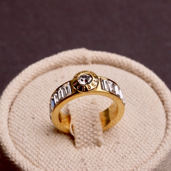 Henri Bendel iconic Ring - Picture 3 of 4